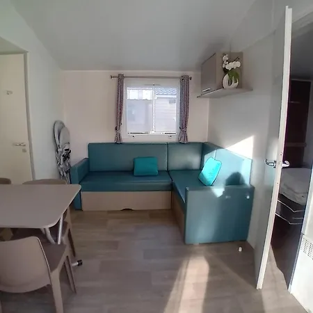 à Avec Piscine Partagée