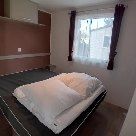 Hébergement de vacances à Avec Piscine Partagée