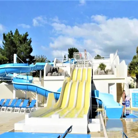 à Avec Piscine Partagée *