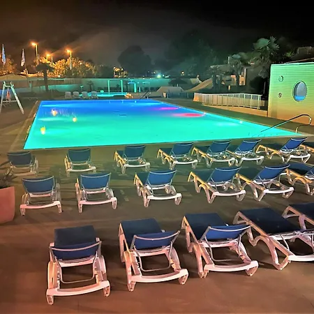 à Avec Piscine Partagée *