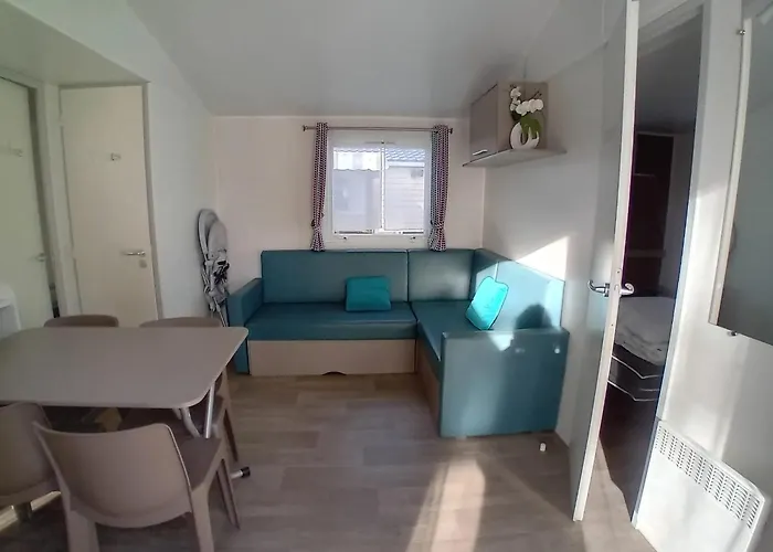 à Avec Piscine Partagée