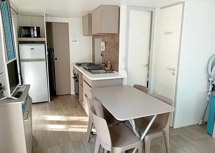 à Avec Piscine Partagée *