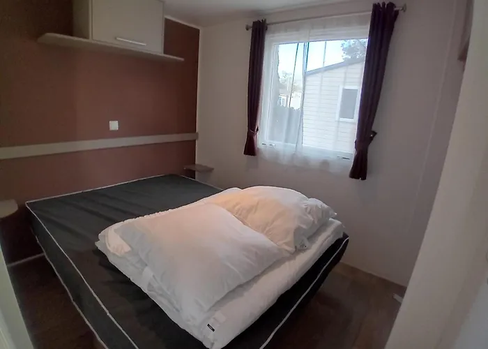 Hébergement de vacances à Avec Piscine Partagée