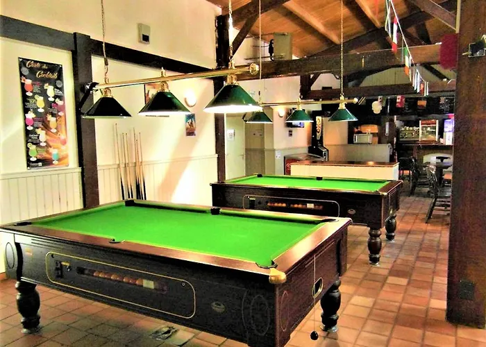 à Avec Piscine Partagée Hébergement de vacances