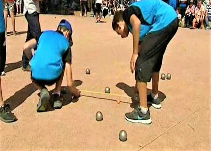 Hébergement de vacances à Avec Piscine Partagée *