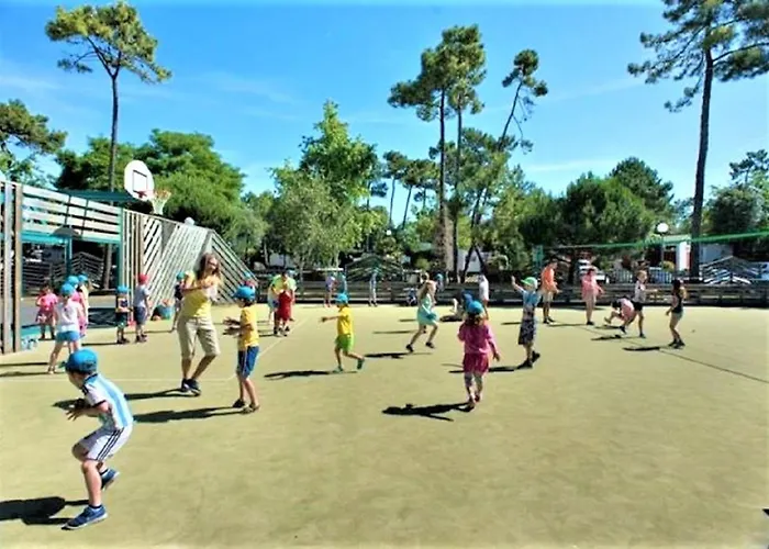 à Avec Piscine Partagée *