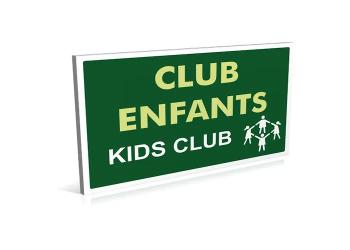 à Avec Piscine Partagée Hébergement de vacances *