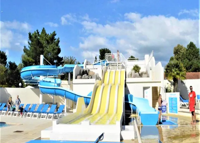 à Avec Piscine Partagée *