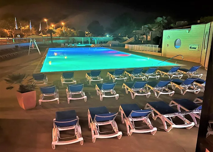 à Avec Piscine Partagée *